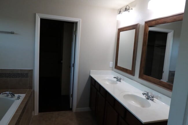 Building Photo - 14718 Fells Ln