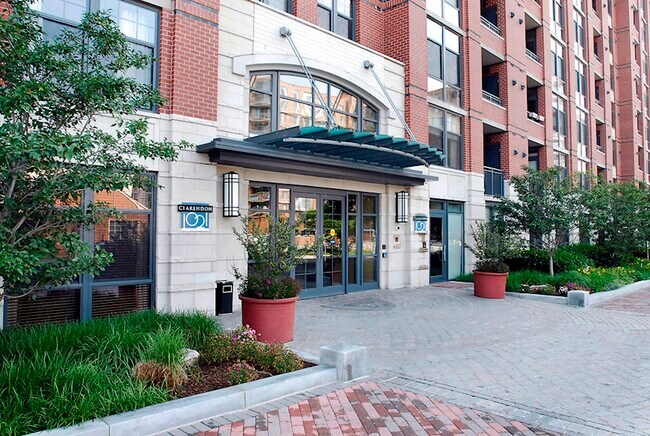 Building Photo - 1021 N Garfield St