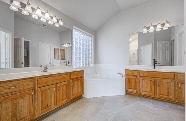 Building Photo - 17611 Emerald Garden Ln