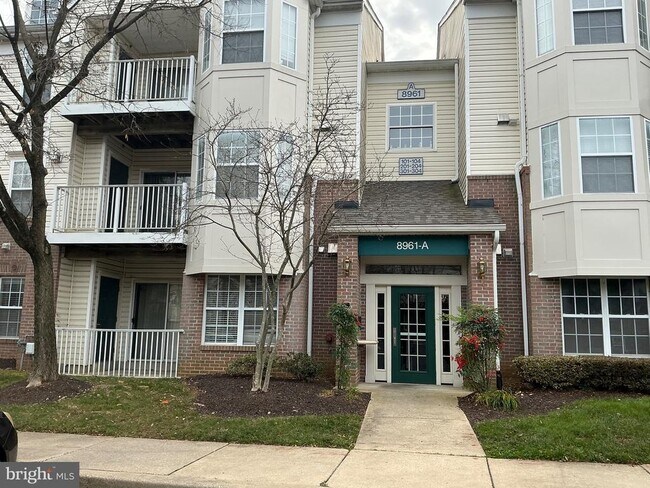 Building Photo - 8961 Town Center Cir