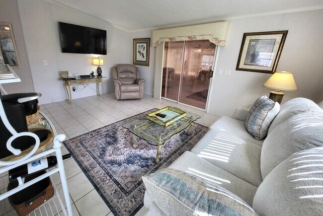 Building Photo - 8403 Delphinium Ct