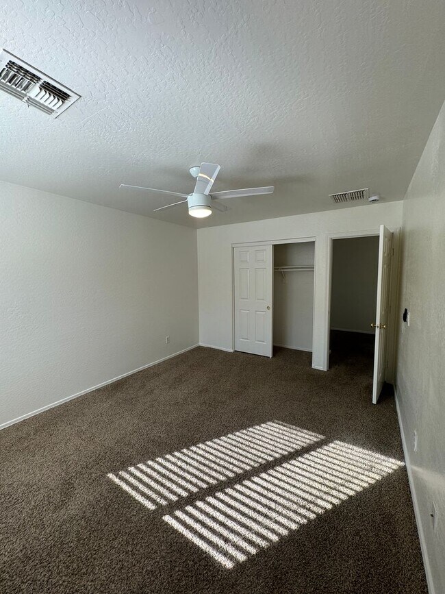 Building Photo - Large 4 bedroom house- Laveen