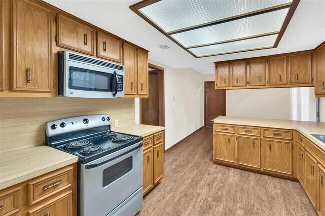 Building Photo - 2015 Mistywood Dr