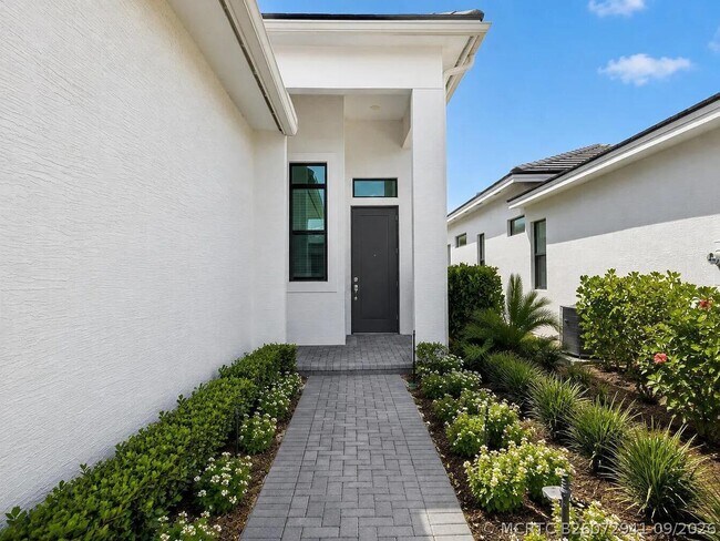 Building Photo - 9148 SW Esule Way