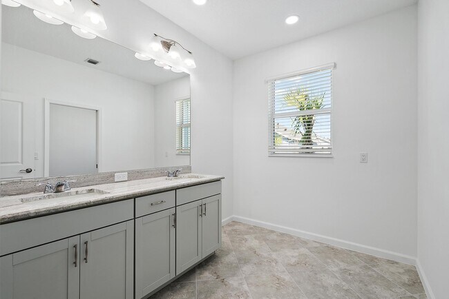 Building Photo - 16377 Biltmore Lndg