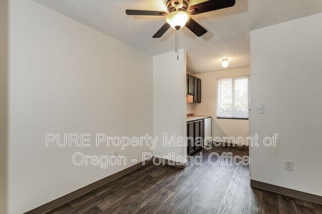 Building Photo - 14202 NE Sandy Blvd