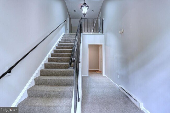 Building Photo - 2056 Quaker Way
