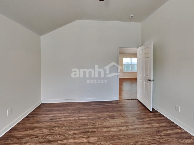 Building Photo - 18413 Sunrise Oaks Ct
