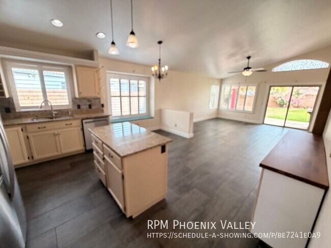 Building Photo - 8461 W Audrey Ln