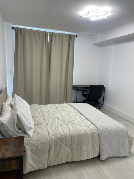 Master bedroom - 13800 Highland