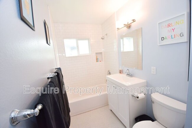 Building Photo - 679 Randy Dr