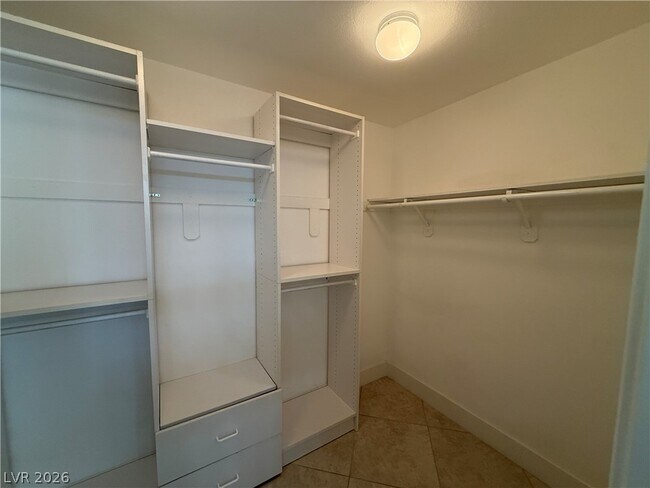 Building Photo - 694 Riverband Pl