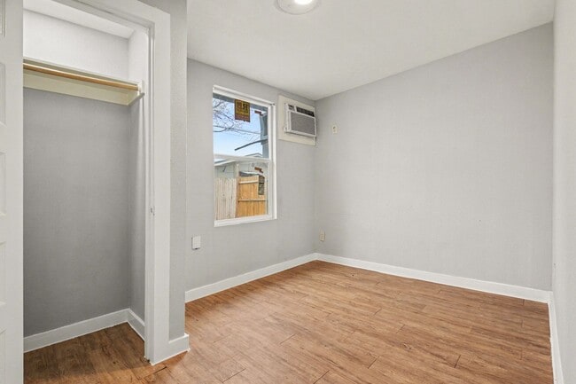 Building Photo - Affordable spacious 3bed/1bath unit!