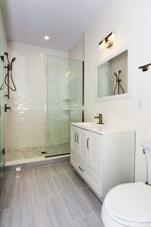 Building Photo - 56 Lyndhurst St