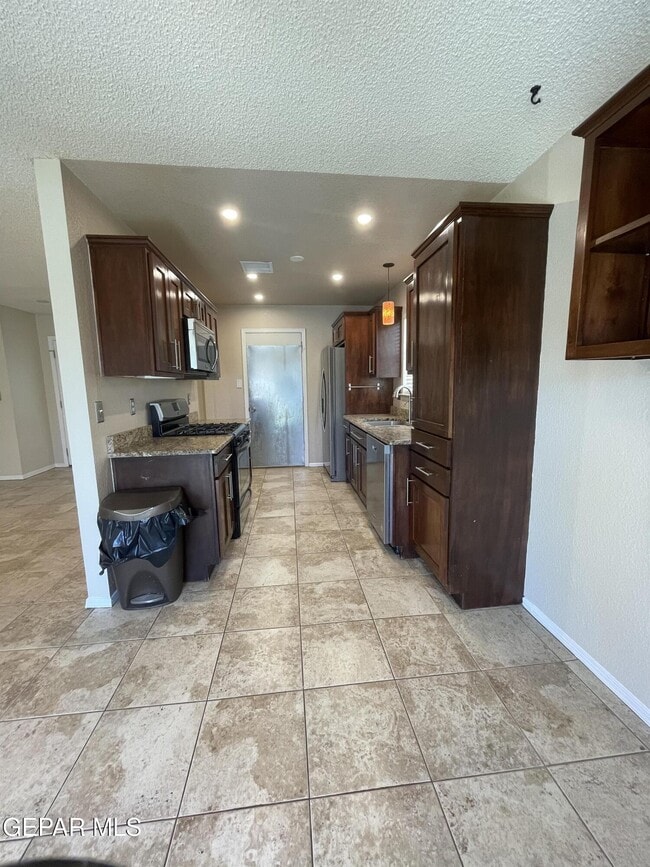 Building Photo - 5432 Thornridge Cir