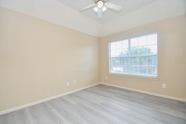 Building Photo - 15114 Snow Hill Ct