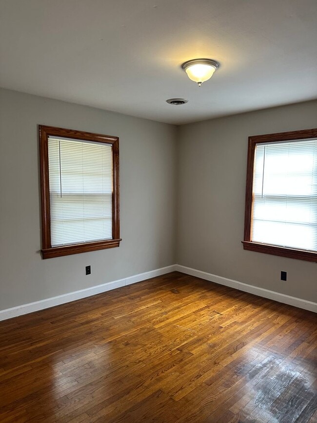 Building Photo - RENTAL HOME 3BD/1.5BTH