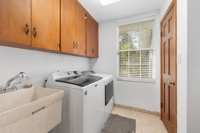 Building Photo - 2222 W University Ave