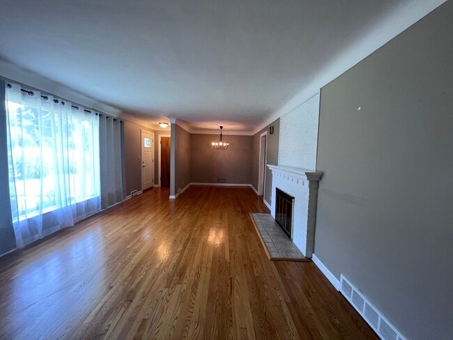 Building Photo - Four Bedroom Home - East Grand Rapids Scho...