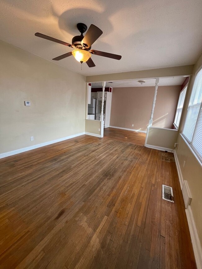 Building Photo - 3 bedroom 1 bath house