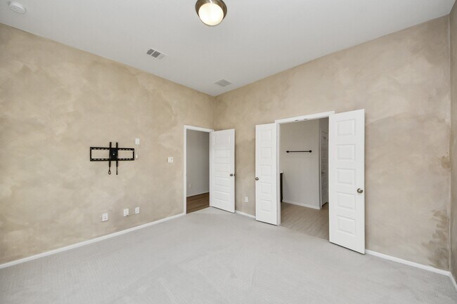 Building Photo - 25931 Dawning Torch Trce