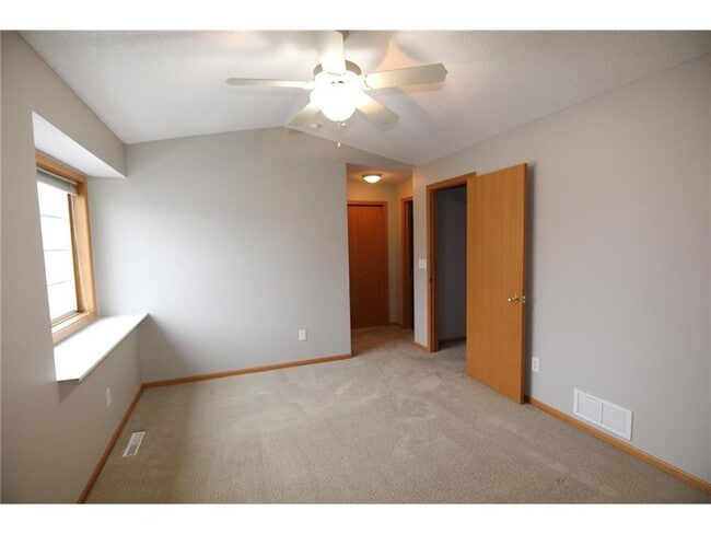 Building Photo - 9476 Talon Ct