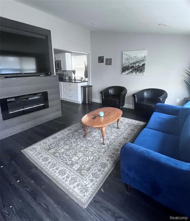 Building Photo - 3066 Greenlawn Ave