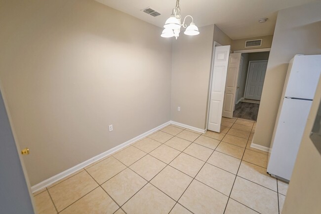 Building Photo - 241 Dixie Dr