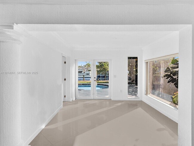 Building Photo - 4416 SW 35th Ave