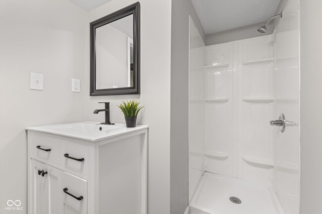 Building Photo - 111 W Southern Ave