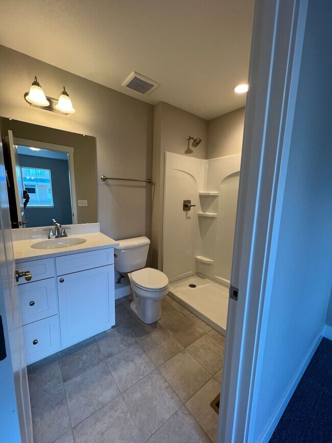 Building Photo - 2B/2B Berthoud Ranch Style Home Built with...
