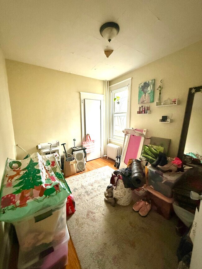 Building Photo - 876 Warren St