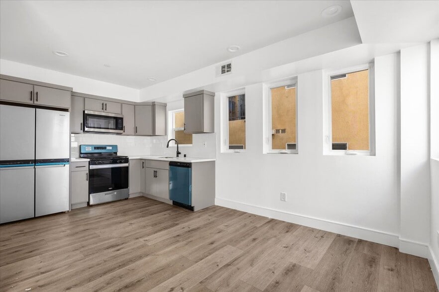 Building Photo - 6322 Willoughby Ave