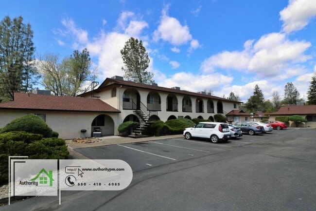 Interior Photo - 300 Boulder Creek Dr, Redding, CA 96003