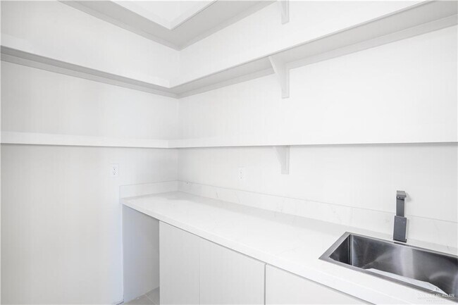 Building Photo - 36 Cottonwood St