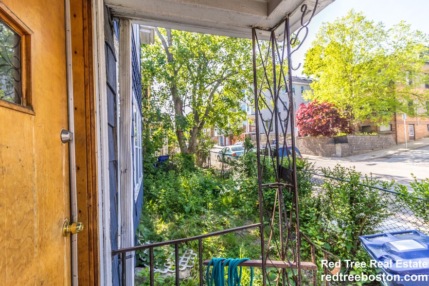 Building Photo - 163 Hillside St