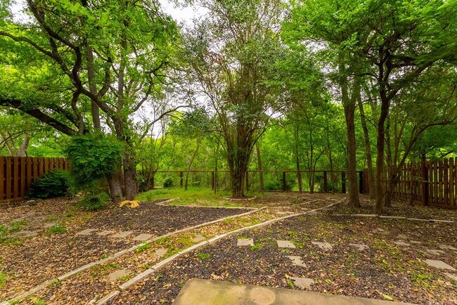 Building Photo - Gorgeous 2 Bedrooms /2.5 Bathrooms + Flex Space Home Near South Austin!!!