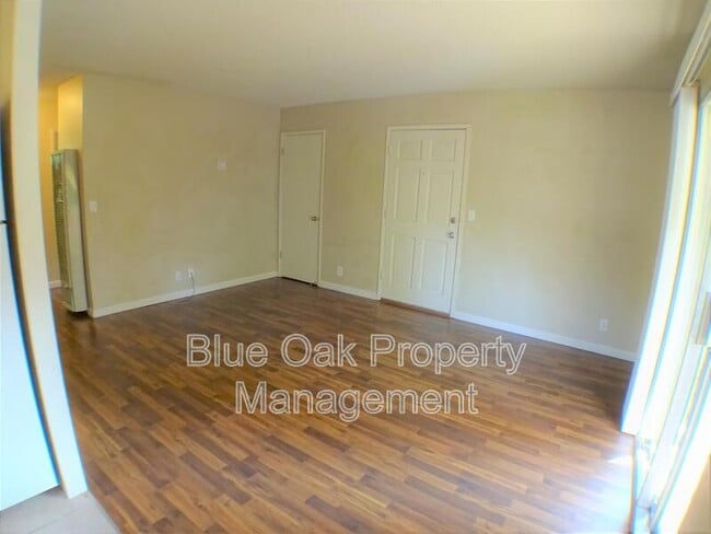 Building Photo - 346 Hickory St