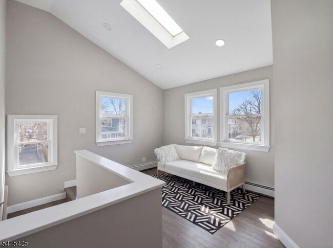 Building Photo - 21 Lombardy Pl