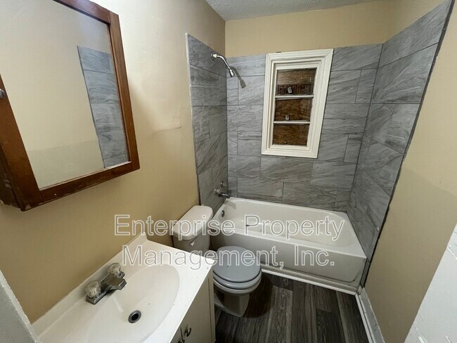 Building Photo - 163 W McKellar Ave