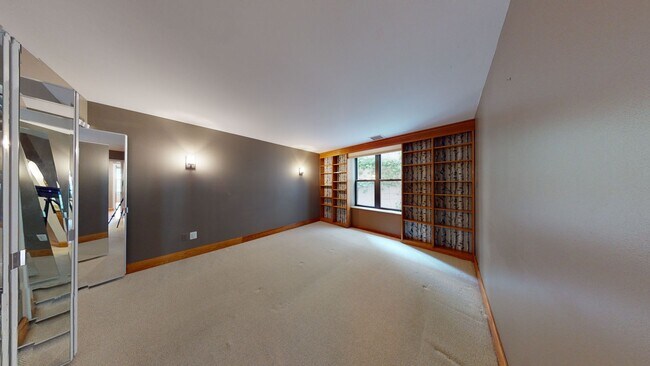 Building Photo - Kalorama Two Bedroom/Two Bathroom on Quiet Street-Updated Steam Shower, Washer/Dryer In Unit, & M...