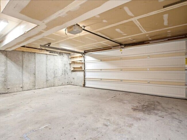Building Photo - Cottonwood Heights 5 bed 3 bath Twin Home