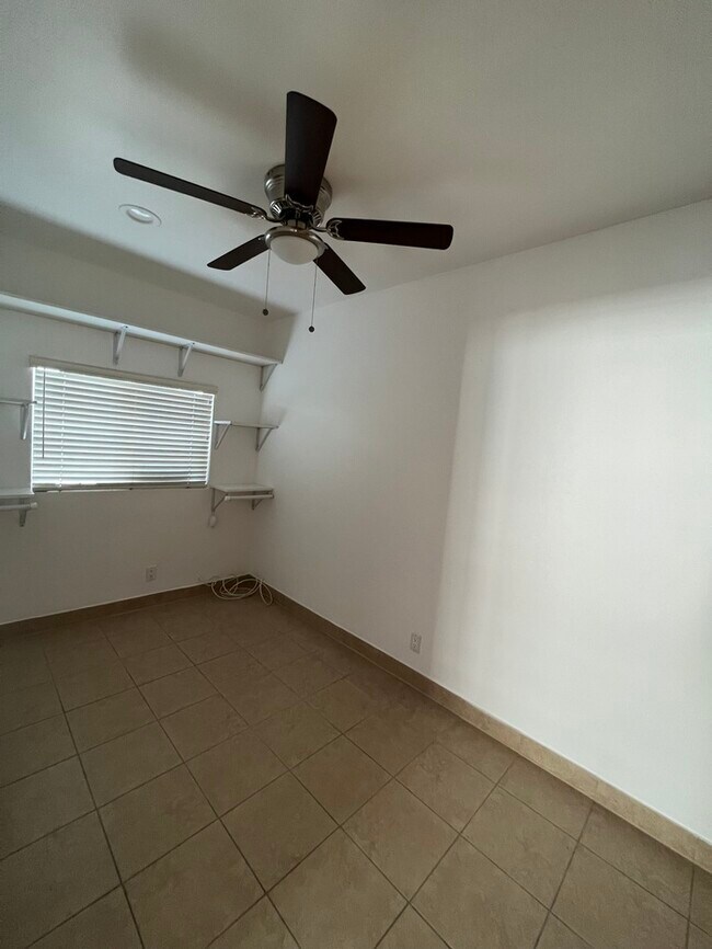 Building Photo - 2 Bed 1 Bath Front House In South Gate