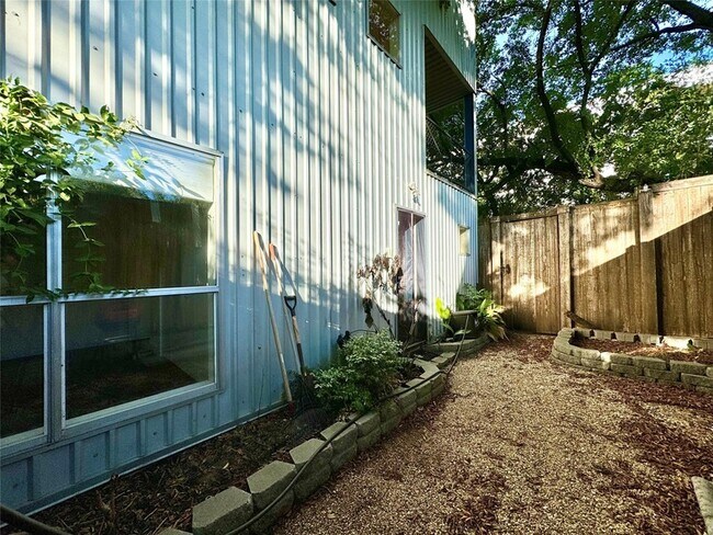 Building Photo - 4214 Swiss Ave