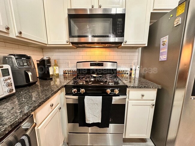 Building Photo - 4122 Bonaparte Blvd