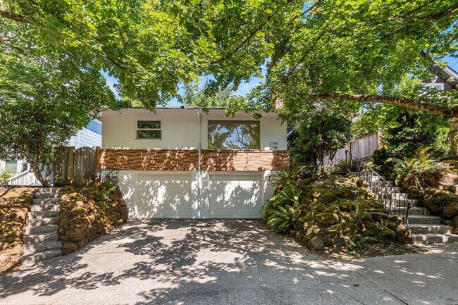 Building Photo - 2746 SE 31st Ave
