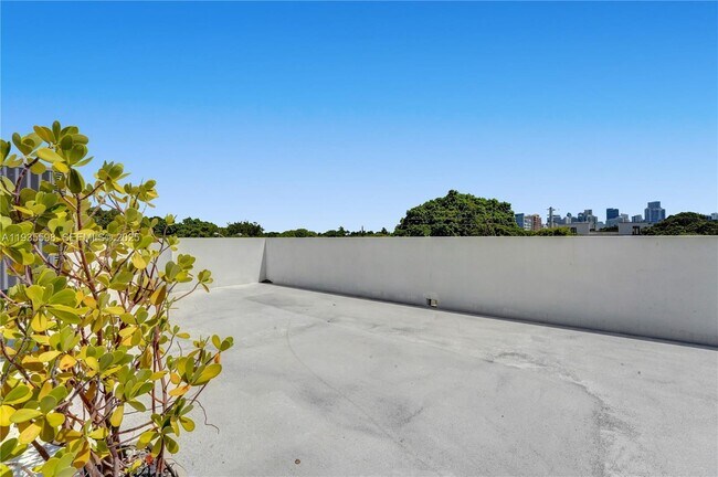 Building Photo - 3465 SW 3rd Ave