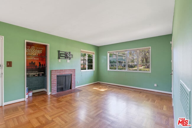 Building Photo - 5116 Village Green