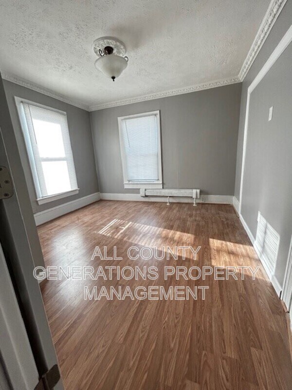 Building Photo - 1361 E 43rd St