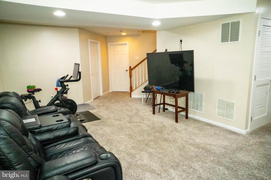 Building Photo - 5340 Wyndholme Cir